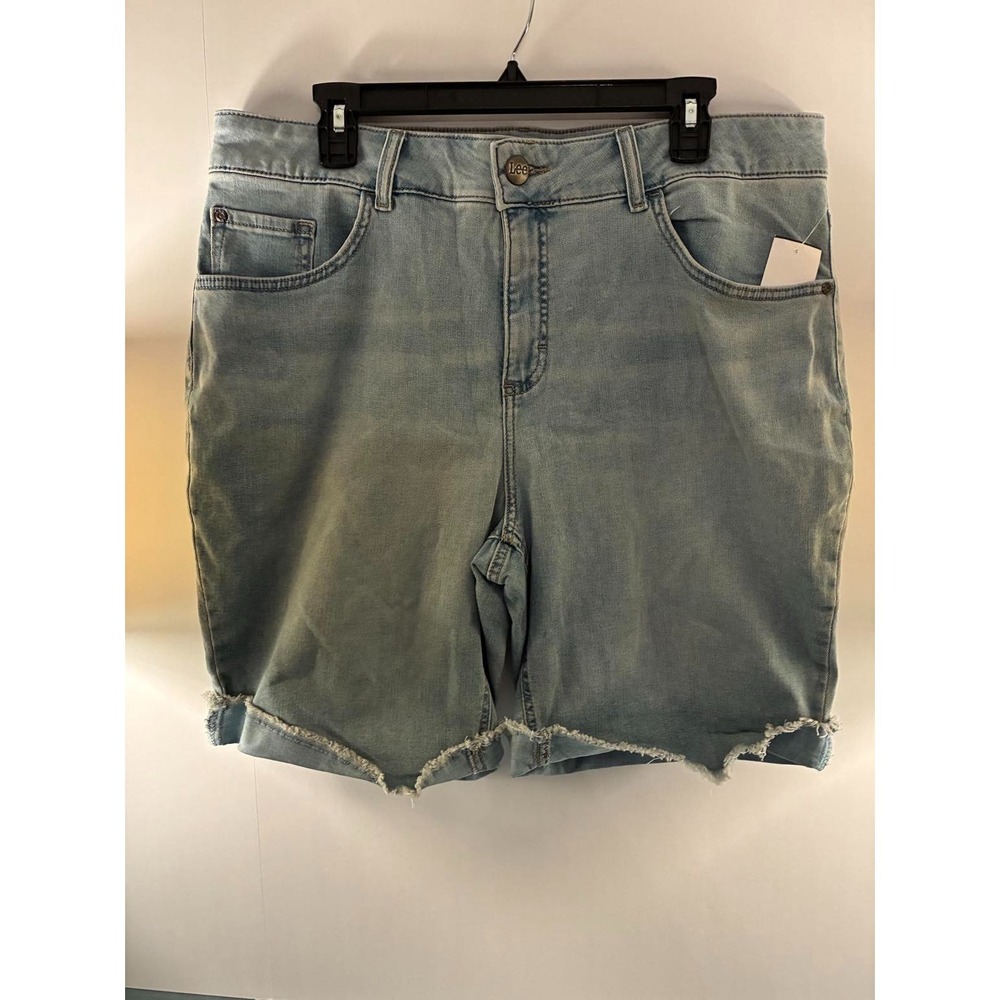 Lee Women's Plus Size 16W Light Wash Denim Shorts‎ Raw Hem NWT